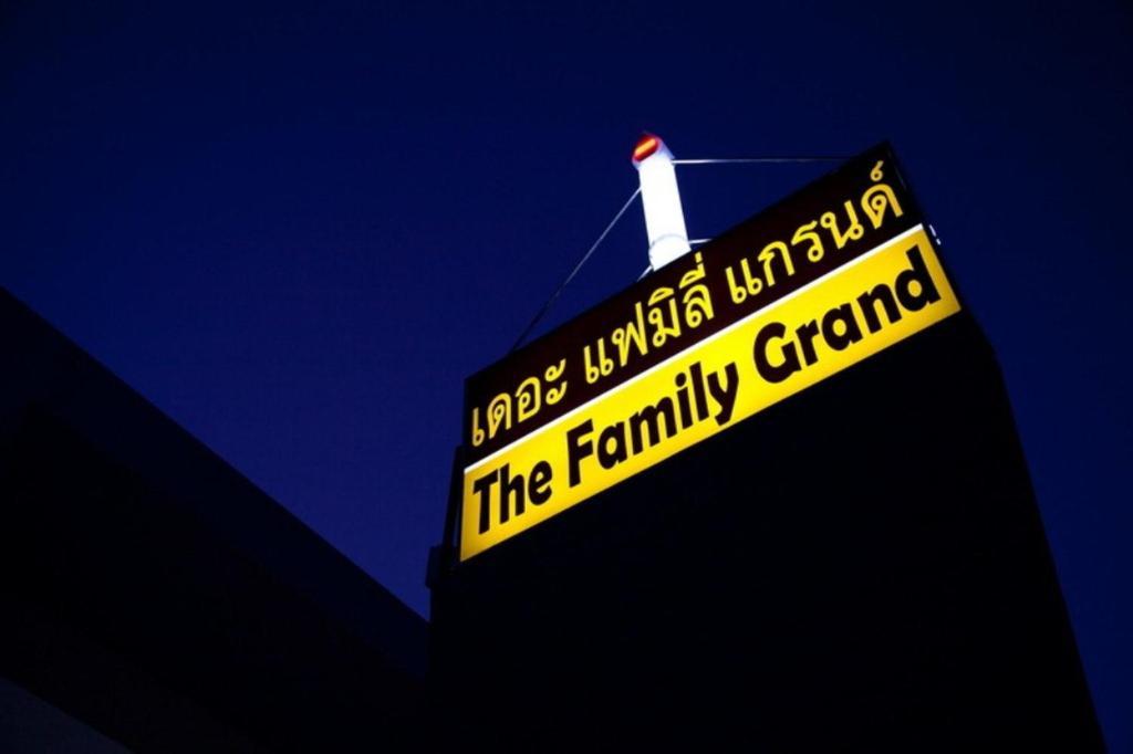 The Family Grand Hotel Udonthani Kültér fotó