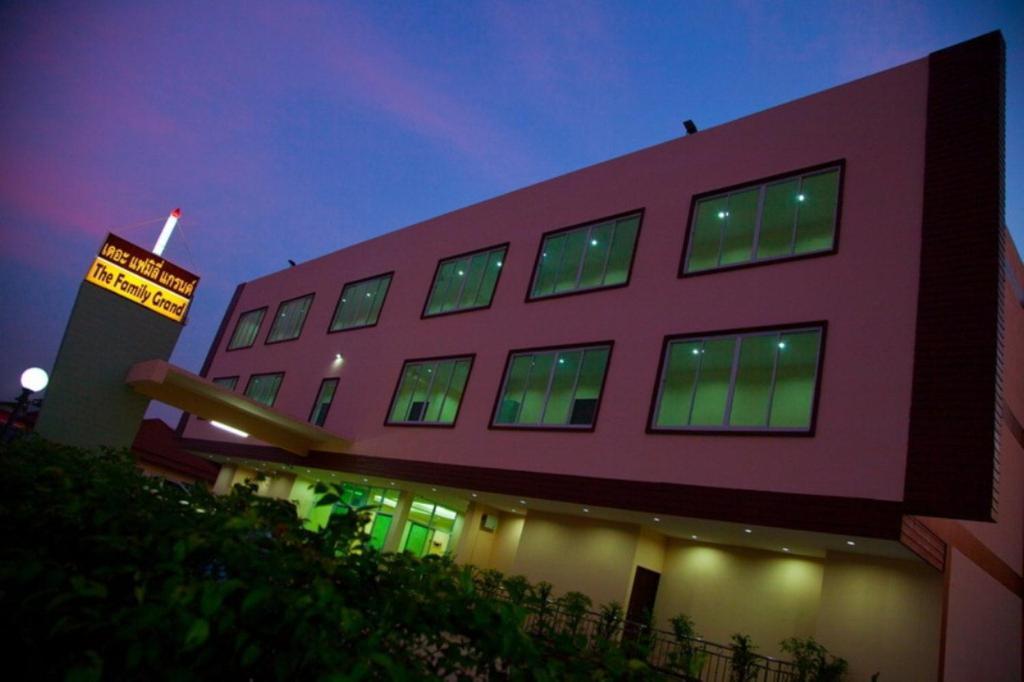 The Family Grand Hotel Udonthani Kültér fotó